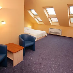 https://tunderpart-vendeghaz.egerhotels.net